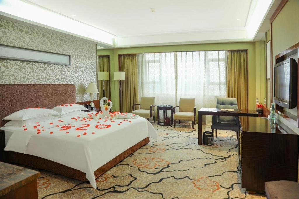 Eurasia International Hotel Дунгуань Экстерьер фото