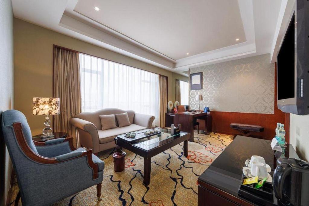 Eurasia International Hotel Дунгуань Экстерьер фото