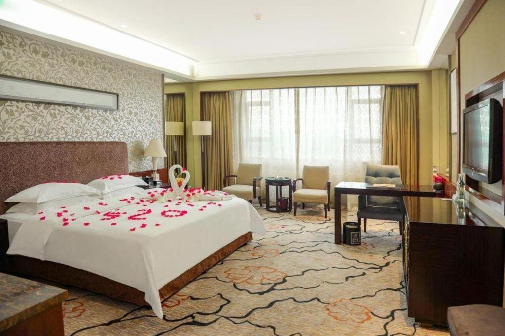 Eurasia International Hotel Дунгуань Экстерьер фото