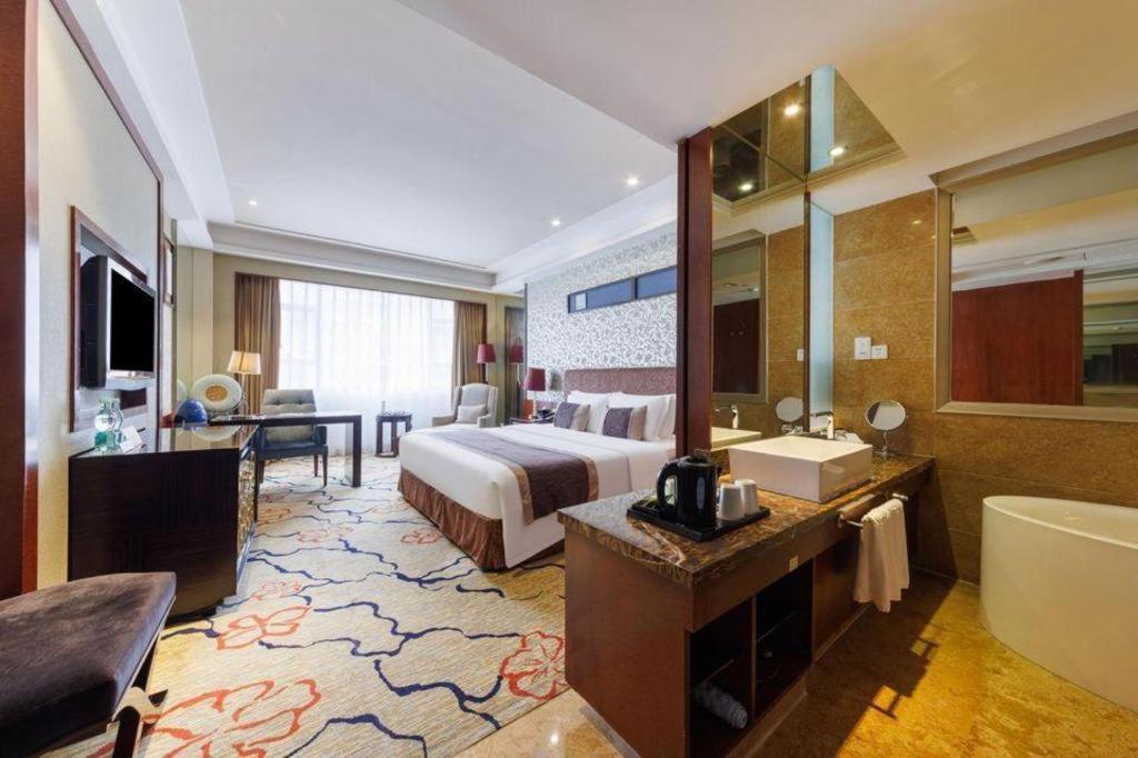 Eurasia International Hotel Дунгуань Экстерьер фото